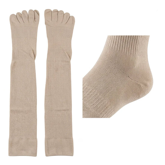 Calcetines con dedos beige Sowilo extra largos, diseño ergonómico que funciona como alineador de dedos suave.
