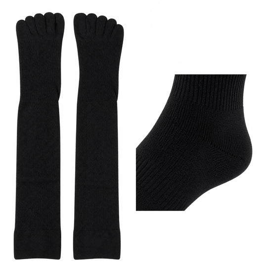 Calcetines con dedos negros marca Sowilo, extra largos para mayor abrigo y libertad de movimiento del antepié.