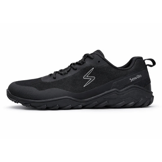 Calzado funcional barefoot negro Sowilo Algiz, diseño sobrio y técnico con suela plana para máxima estabilidad.