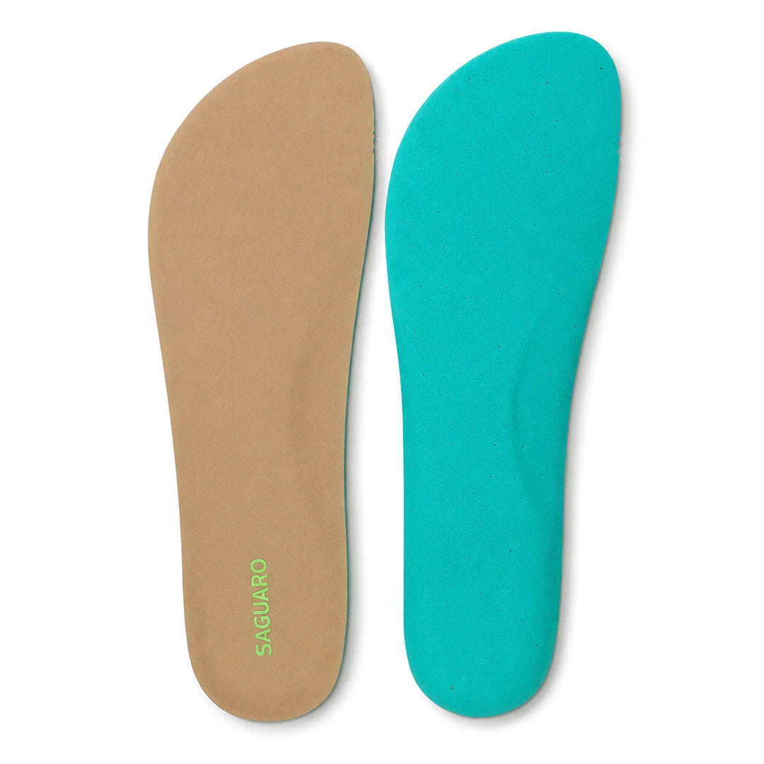 Vista superior e inferior de plantillas para zapatos ergonómicos de adulto Saguaro, base verde elástica antideslizante para pies con empeine alto.