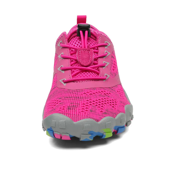 Zapatillas rosas vista frontal con puntera ancha ergonómica barefoot.