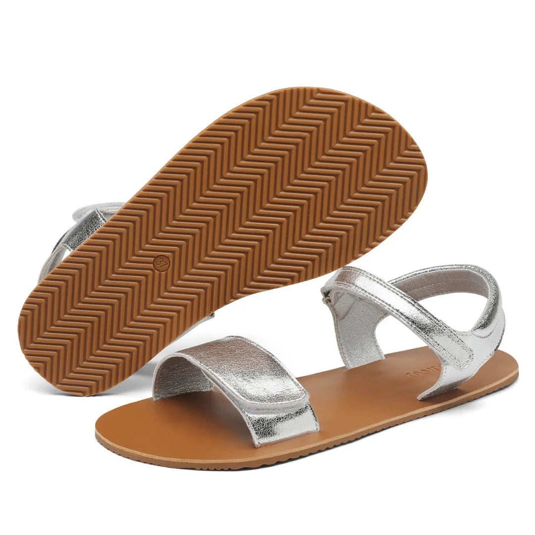 Suela de caucho con patrón en zigzag para máxima seguridad en sandalias barefoot Saguaro.