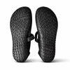 Suela de caucho flexible en zapatillas anchas tipo ballerinas para caminar segura en ciudad.
