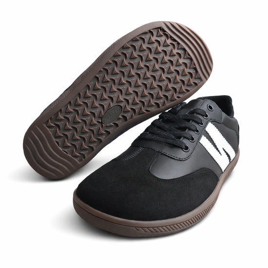 Par de zapatos minimalistas con suela de caucho flexible y antideslizante.
